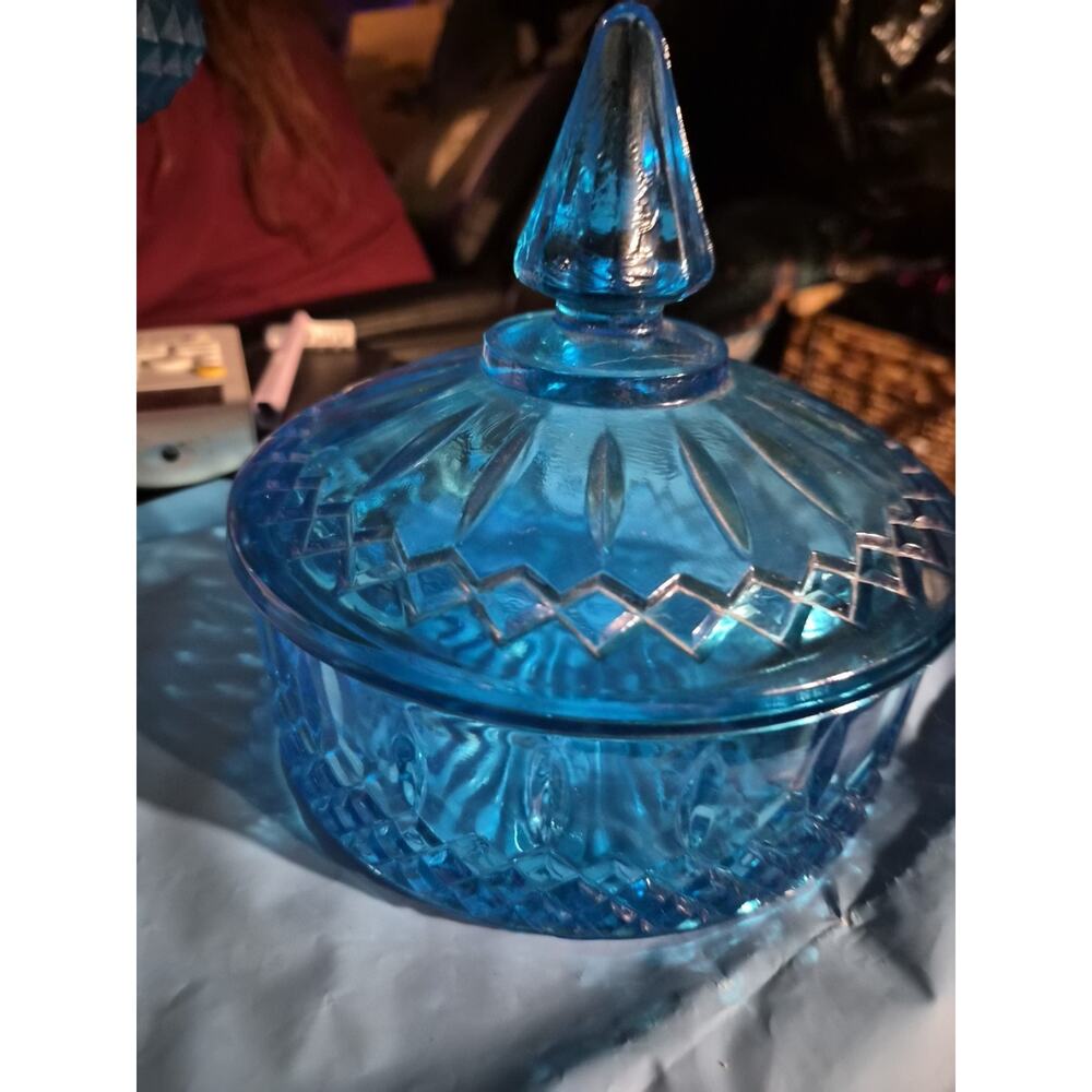 Vint A ge Indiana Glass Covered Candy Dish In Vibrant Princess Blue Pattern We